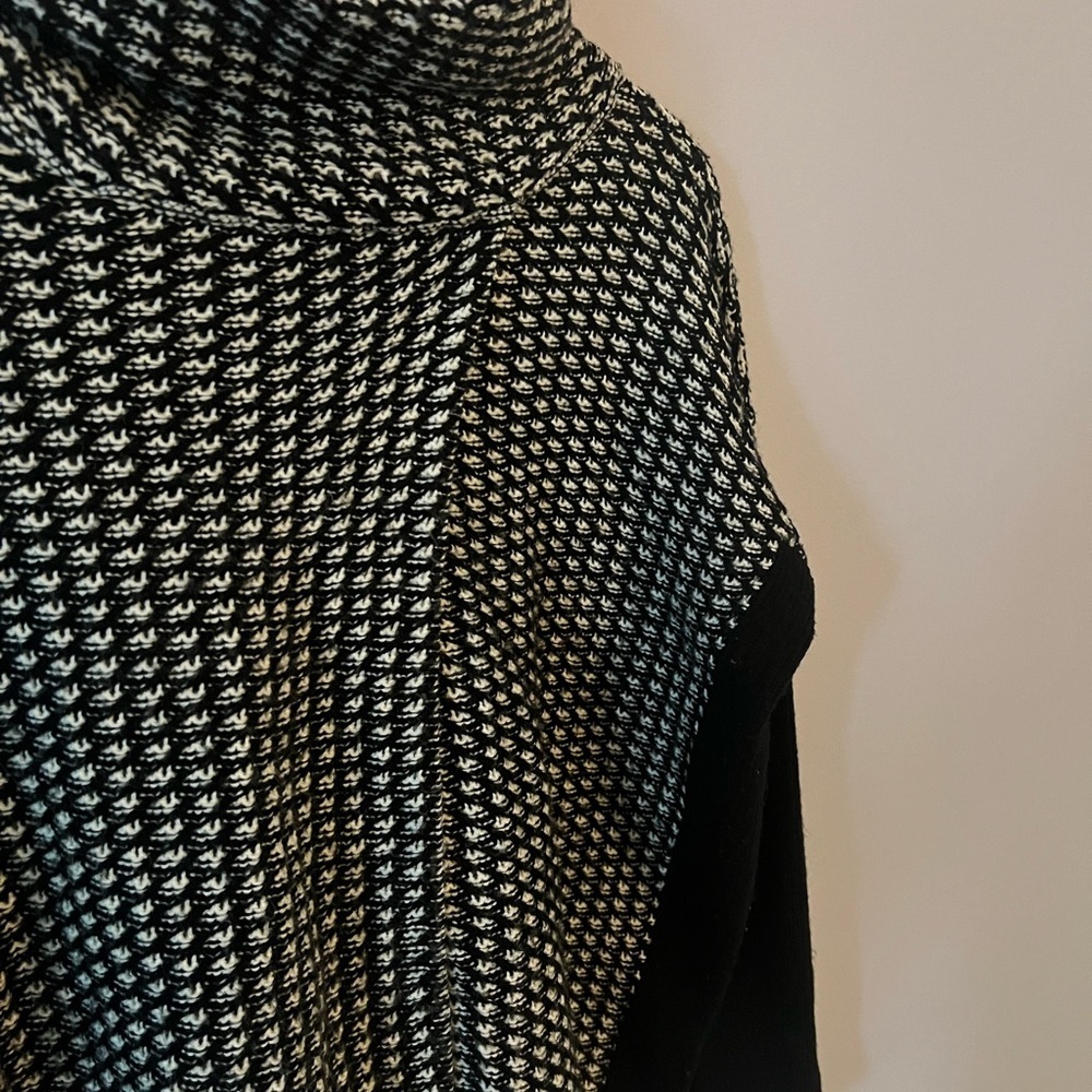 Lumiere Sweater - Picture 2 of 9